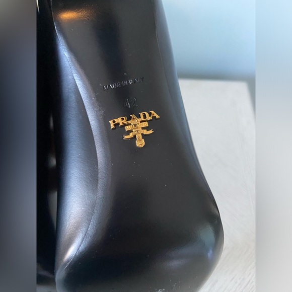 Prada Black Leather Pointed-Toe Pumps size 42 - Picture 9 of 14